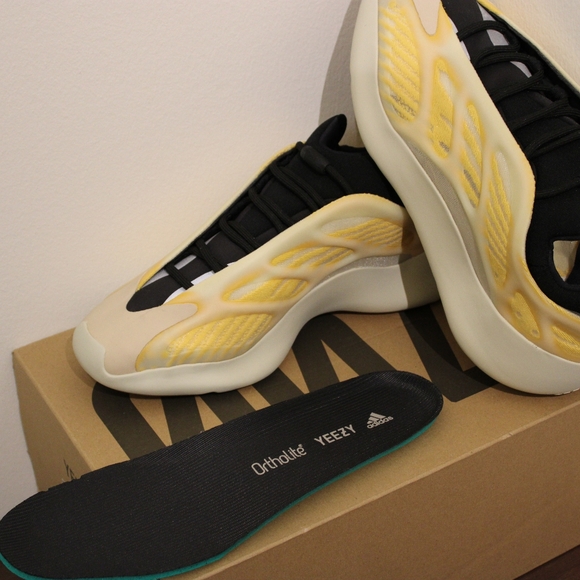 Adidas Yeezy 700 Yellow black cream - Picture 4 of 5